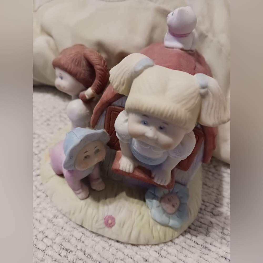 Cabbage Patch Kids Clubhouse Figurine 1984- Xavier Roberts